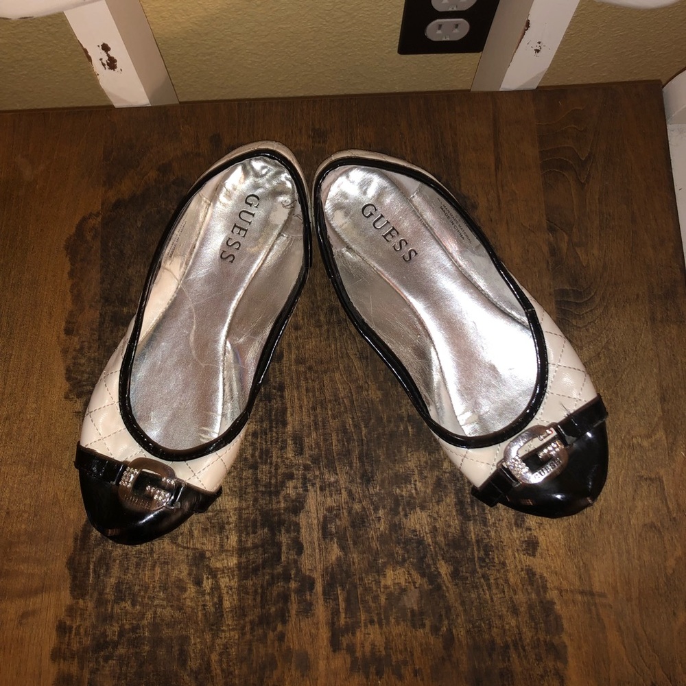 🔥FINAL PRICE REDUCTION🔥Guess Flats